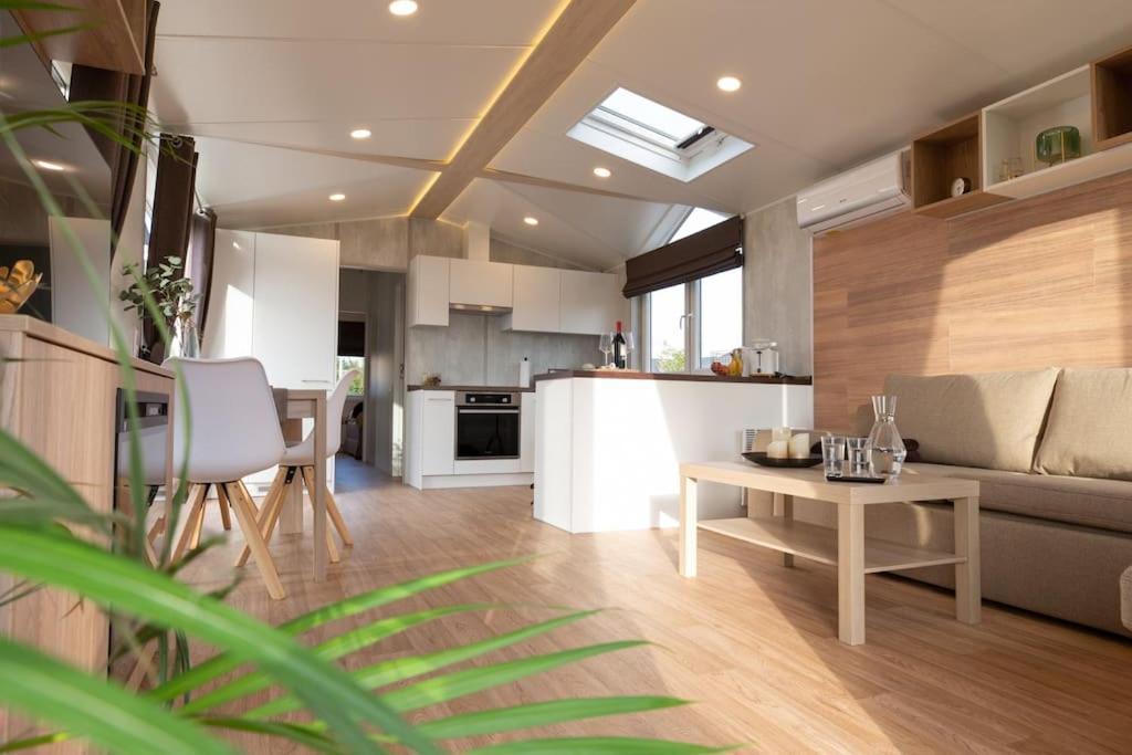 Gemuetliches, Voll Ausgestattes Tiny House Apartment Vilseck Bagian luar foto